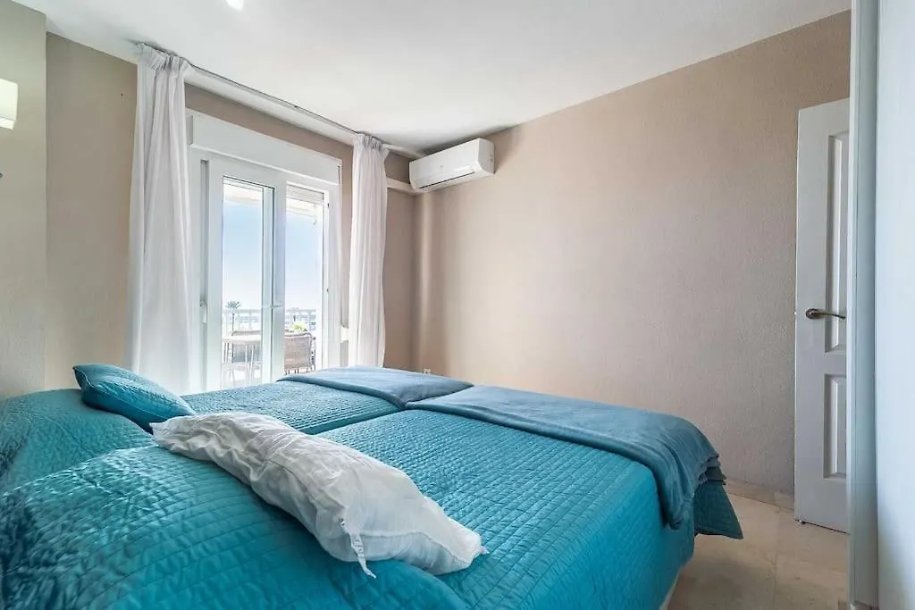 83-Beachfront Apartment, 푸엔히롤라