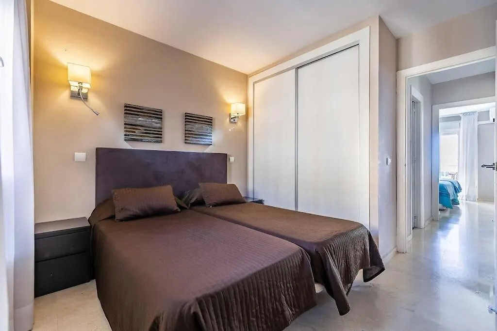 83-Beachfront Apartment, 푸엔히롤라 0*,