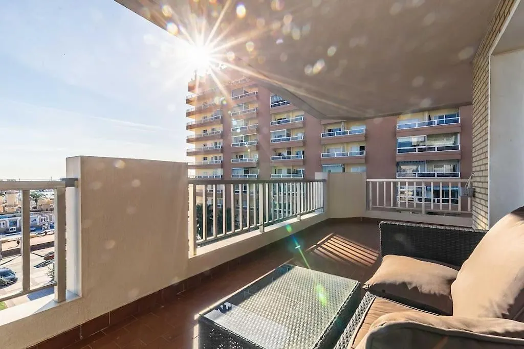 83-Beachfront Apartment, 푸엔히롤라 아파트