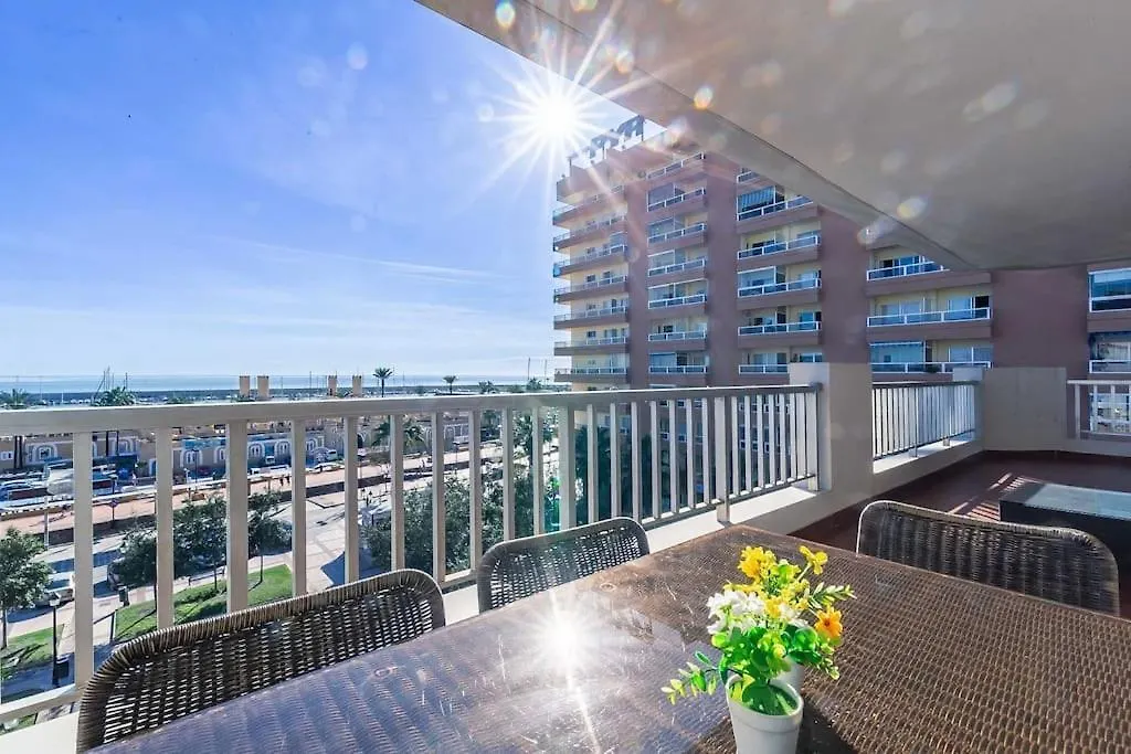 83-Beachfront Apartment, 푸엔히롤라