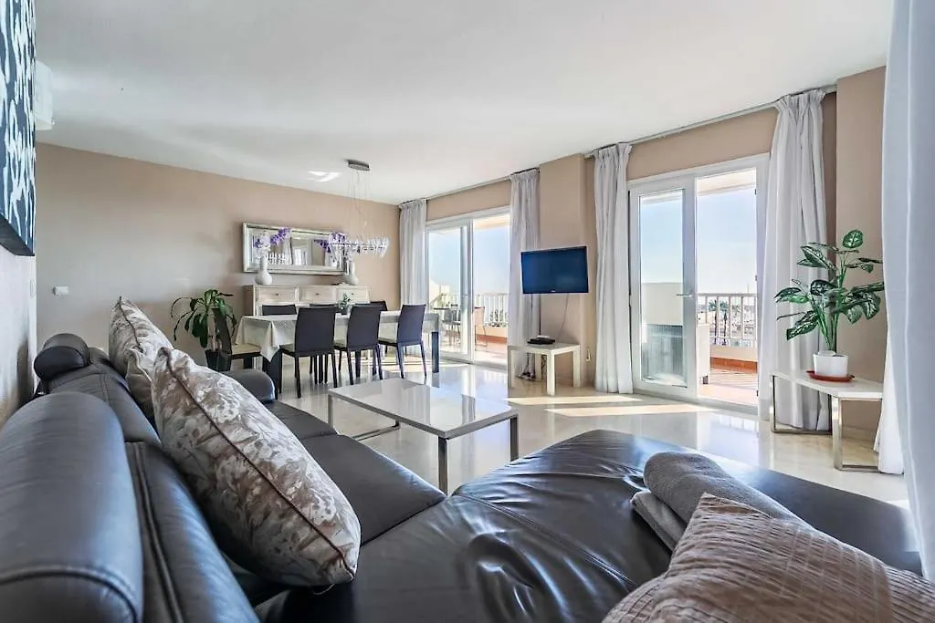 83-Beachfront Apartment, 푸엔히롤라 0*,